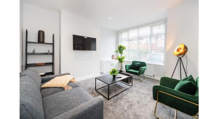 Hassle-Free & Handsome Brand-New 3-Bed Home - Image 1