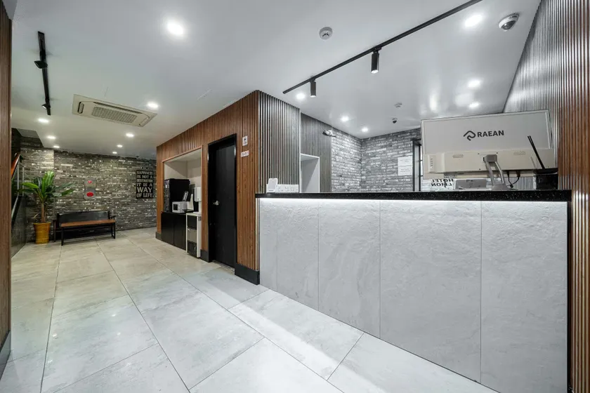 Hotel Salmon - Image 1