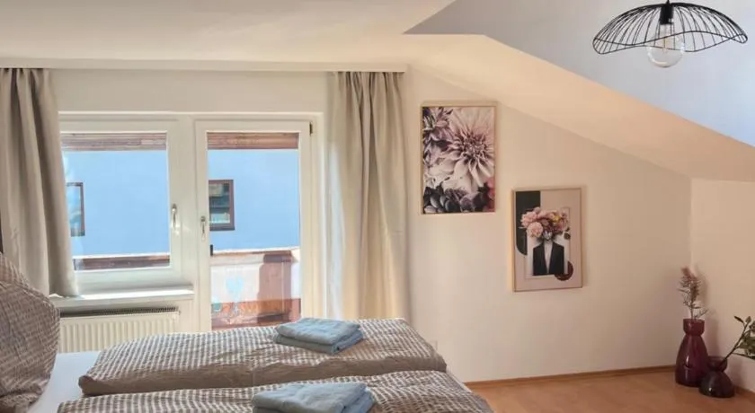 Mountain View Apartment - Image 1