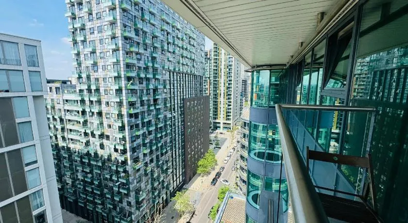 Thames view apartment south quay-Canary Wharf-O2 -excel-royal Victoria - Image 1
