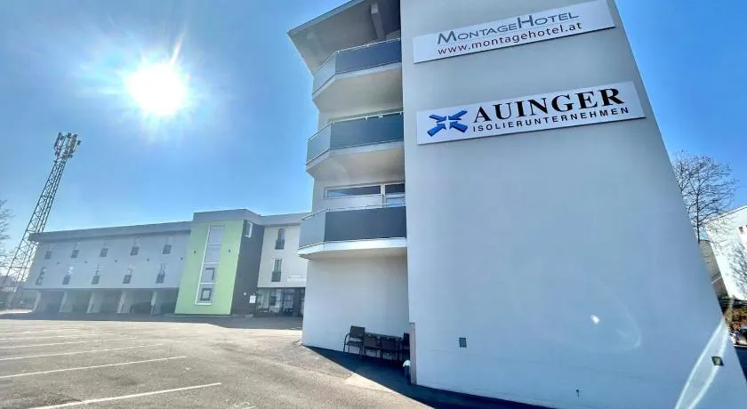 Montagehotel Living@Linz - Image 1