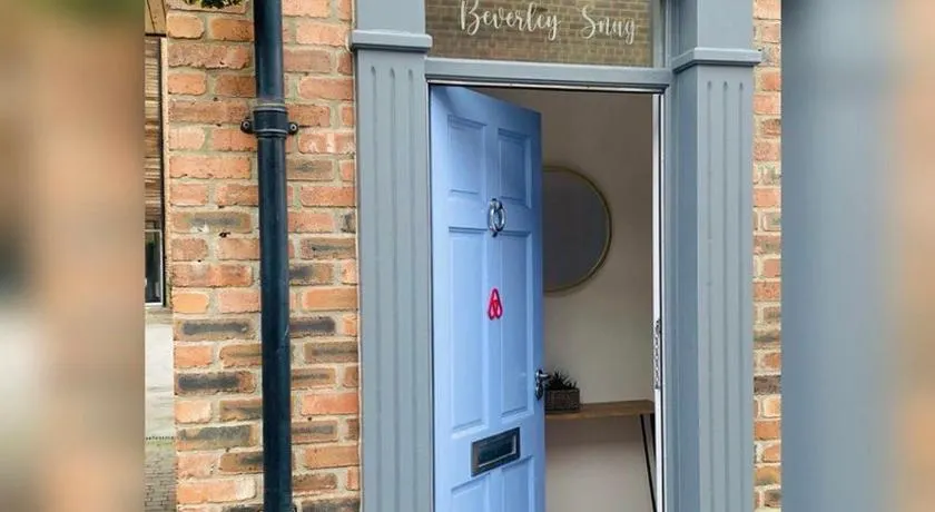 Beverley Snug - Image 1