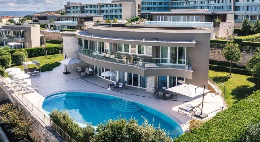 Grand Villas Adriatic situated within luxury golf & spa resort Hotel Adriatic - Image 1