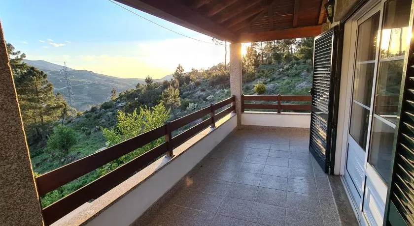 Casa na Serra, Sabugueiro - Image 1