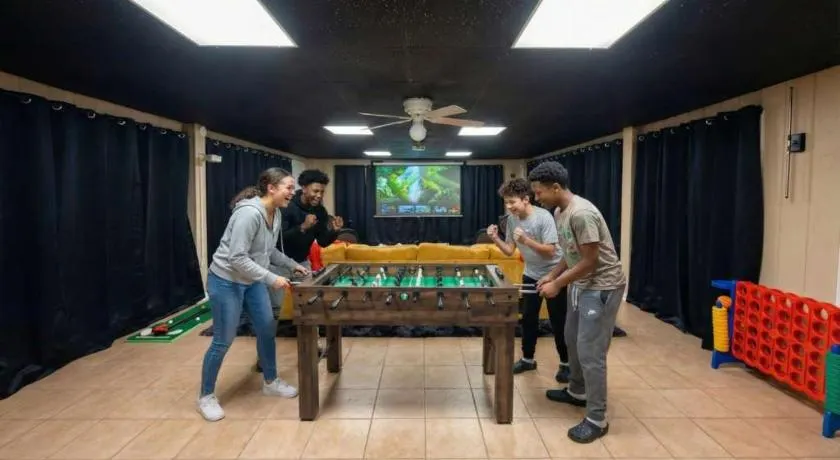 Family-Friendly Stay Near UGA - Massage Chairs, Theater Room - Image 1