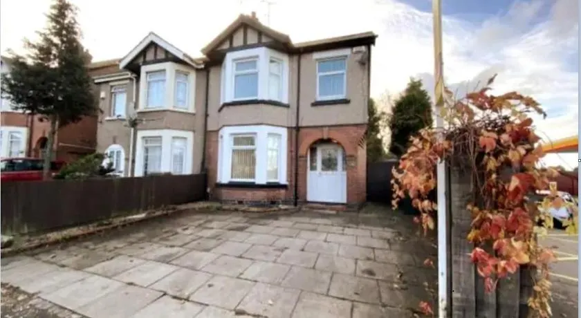 Budgeted Residence near Coventry Building Society (CBS) Arena with Parking - Image 1