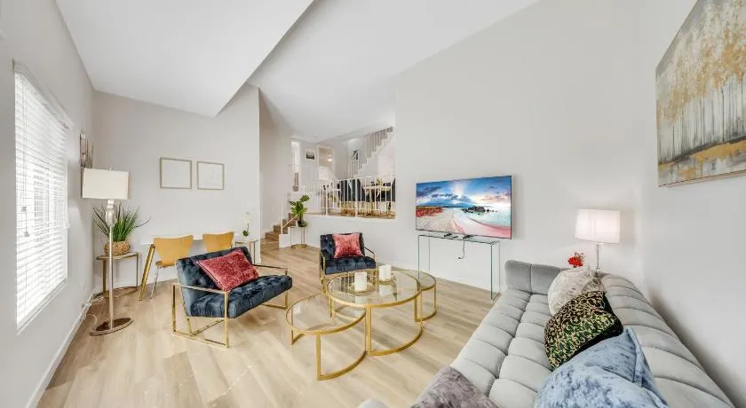 Oneluxstay 3BR Home Near the Beach - Image 1