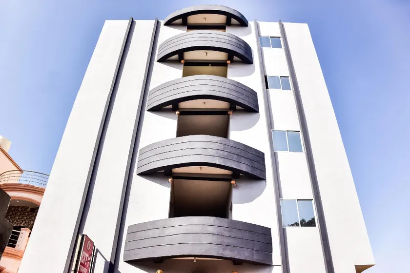SPOT ON City Tower Inn - Image 1