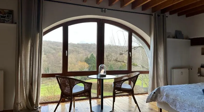 Les deux chambres au dessus de la colline - Image 1