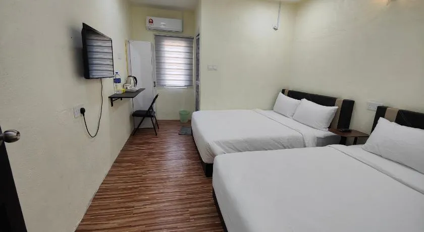 Reds Roomstay Pantai Penarik 3 - Image 1