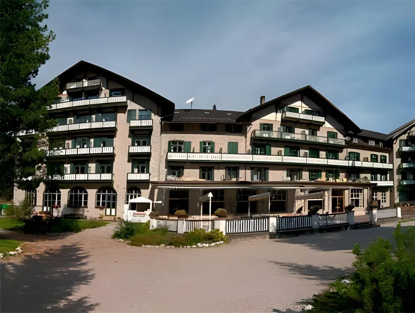 Hotel Lago di Braies - Image 1