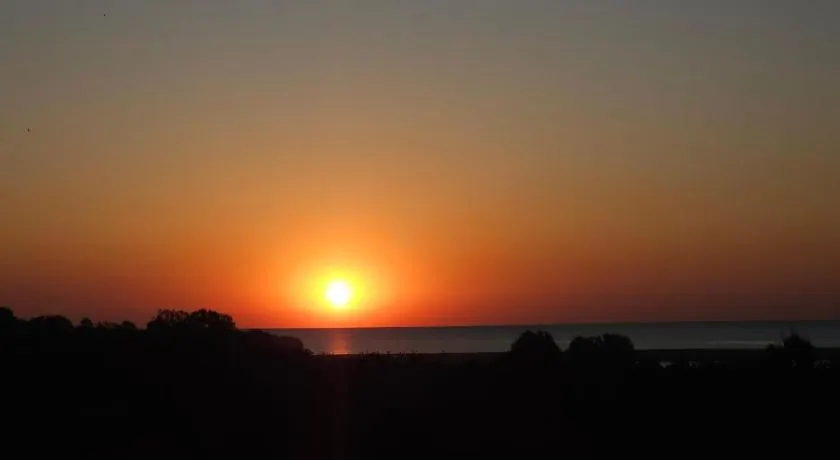 ROCA Seaview Apartments - Image 1