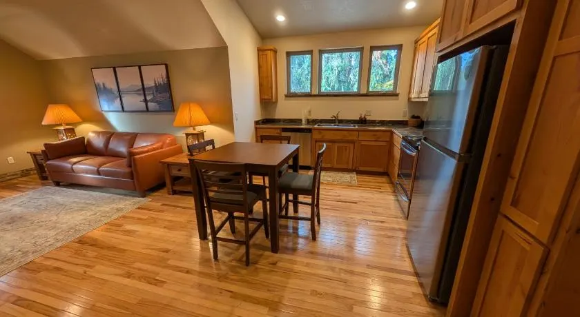 Emerald Retreat - Image 1