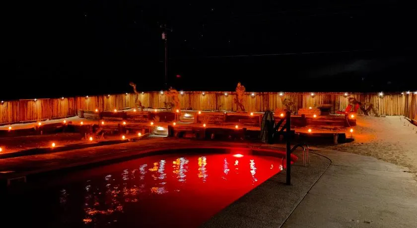 Private Home - Heated Saltwater Pool, BBQ, Pro Pool Table, Horseshoes, Darts, Cotton Bedding, Half Acre - The Joshua Tree Forest - Pool Heat Optional - Image 1