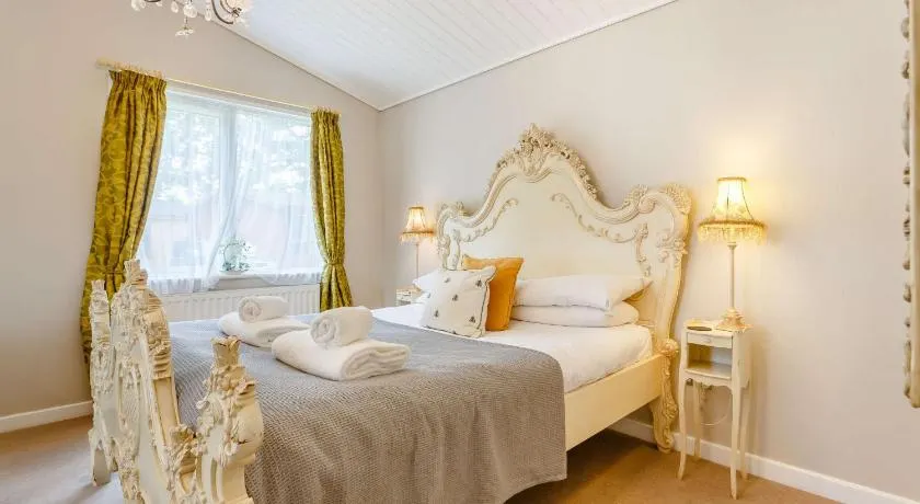 Romeo Lodge - Image 1