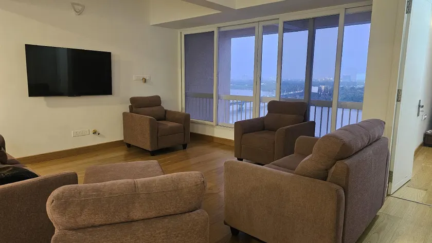 Luxurious Waterfront Apartment Infinity - Image 1