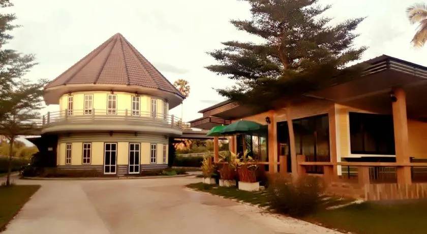 Wangthong Beach Resort - Image 1