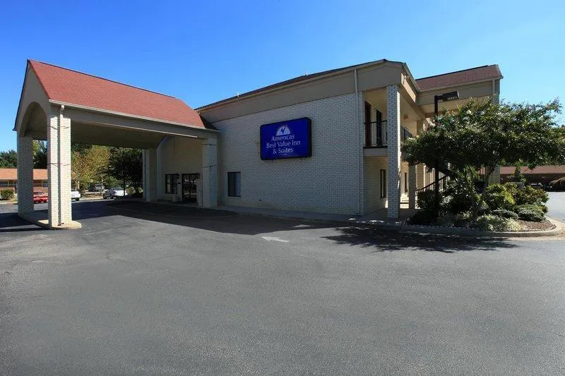 Brentwood Inn and Suites - Image 1