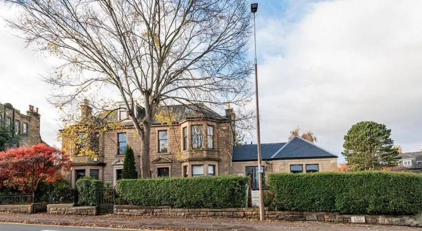 Luxury Victorian 5 bedroom apartment by Lady road apartments - Image 1
