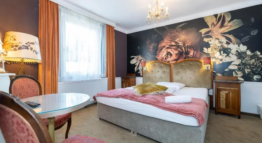 Corso, Zimmer & Cafe, Hotel Garni - Image 1