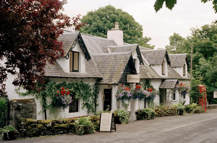 Ardeonaig Hotel & Restaurant - Image 1