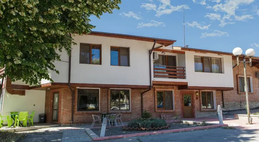 Family Hotel Kipra - Image 1