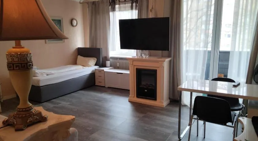 Studio Apartment mit Balkon - Image 1