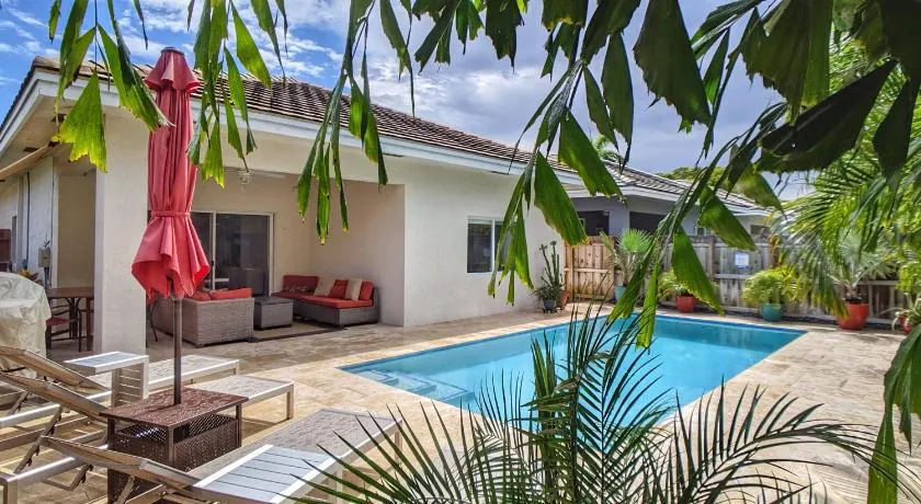 Nybyggnad 3 Bed 2 Bath med uppvärmd pool i hjärtat av Oakland Park - Image 1