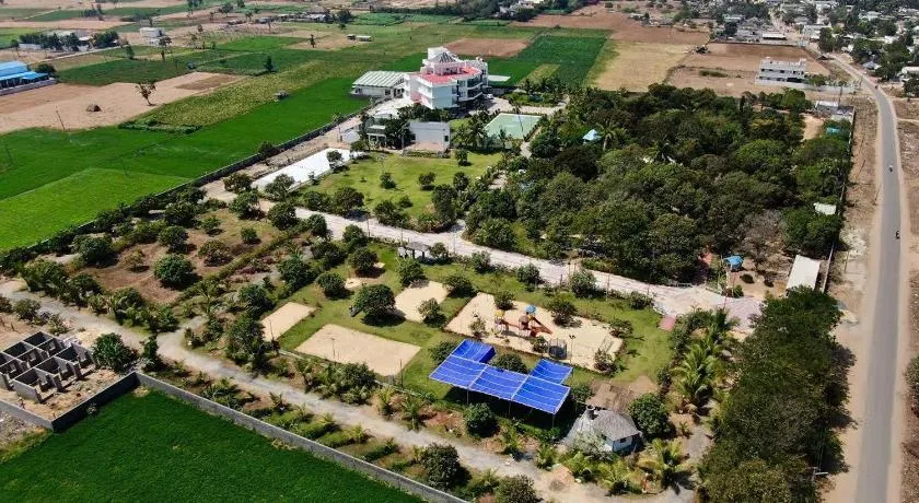 Nalluri Garden Resort - Image 1