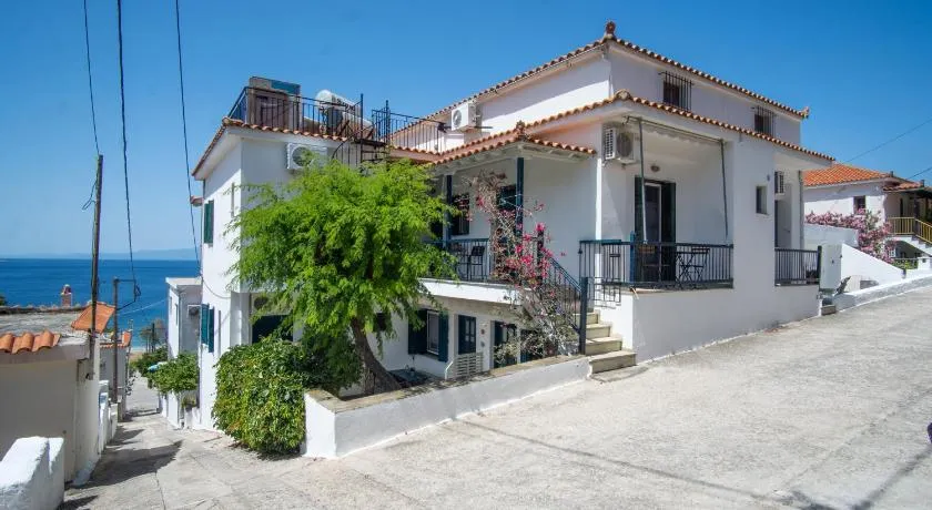 Violetta Apartments - Image 1