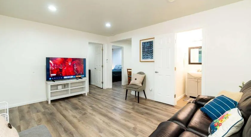 Foothills LA family friendly house - Image 1