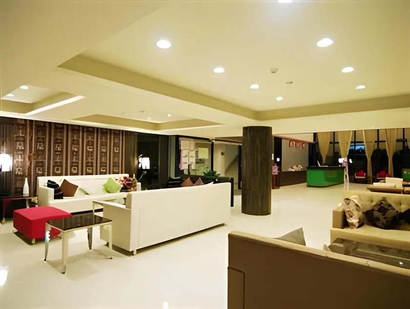 Hawaii Resort Hotel - Image 1
