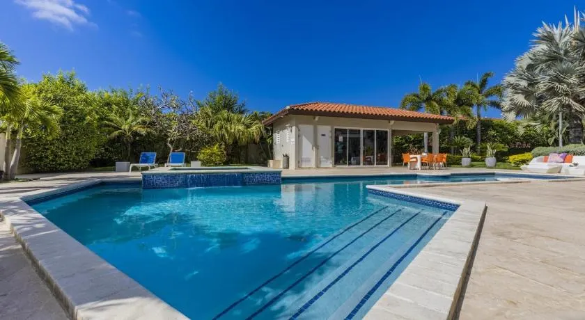 4 Bedrooms modern Condo at walking distance from Eagle beach - Image 1