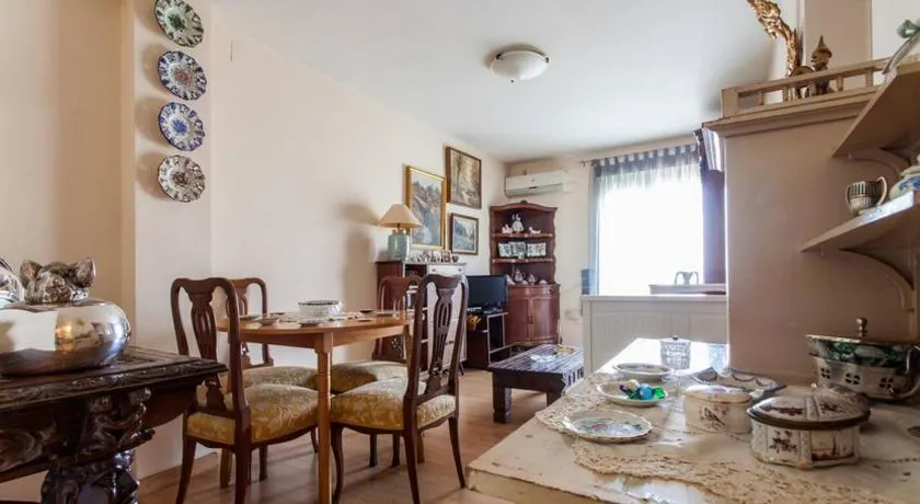 Habitación piso compartido - Image 1