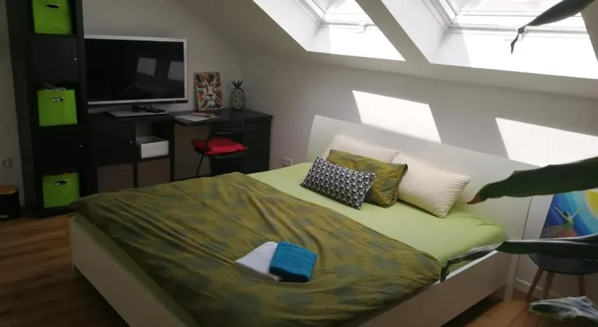 Gästezimmer mit eigenem Bad in Reihenmittelhaus - Image 1
