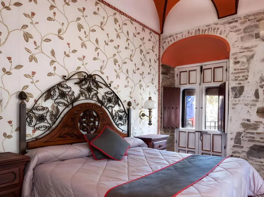 Hotel Las Palmeras by Vivere Stays - Image 1