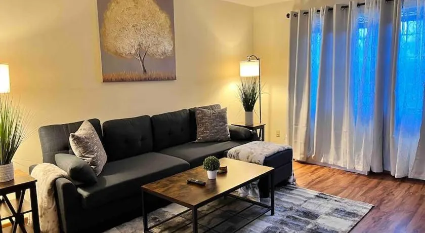 Beautiful 2BR Apartment. Black-out Curtains - Image 1