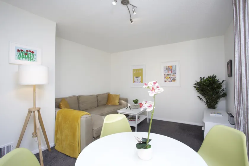 Sleek 2BD House with Garden Heart of Guildford - Image 1