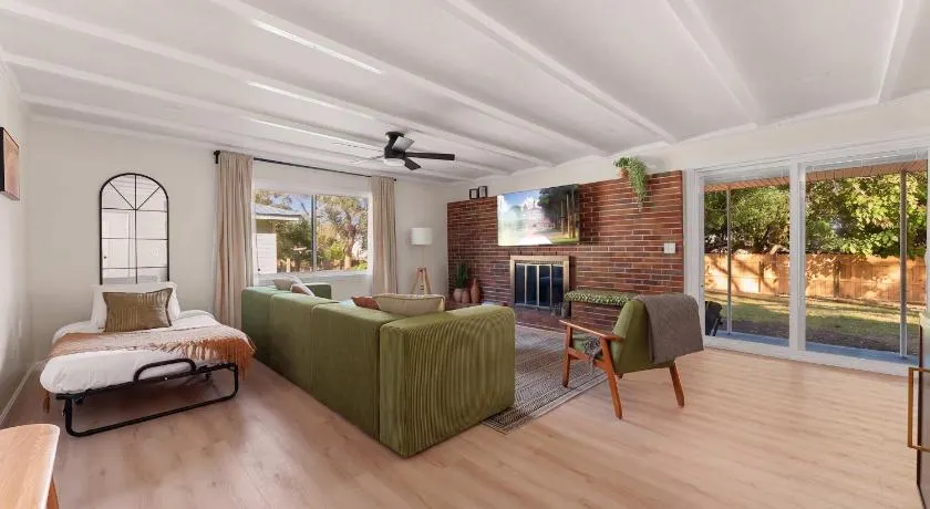 The Bauhaus - 4BR,3BA ,Families , Ample Parking - Image 1