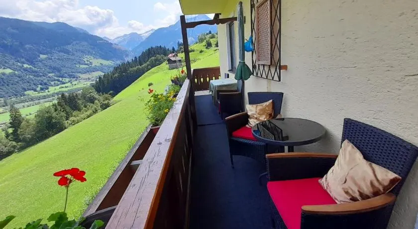 Ferienwohnung am Krausberghof mit Balkon und Parkplatz, Aufenthaltsraum, 6 Fahrminuten zur Alpentherme Gastein und zur Schlossalmbahn - Image 1