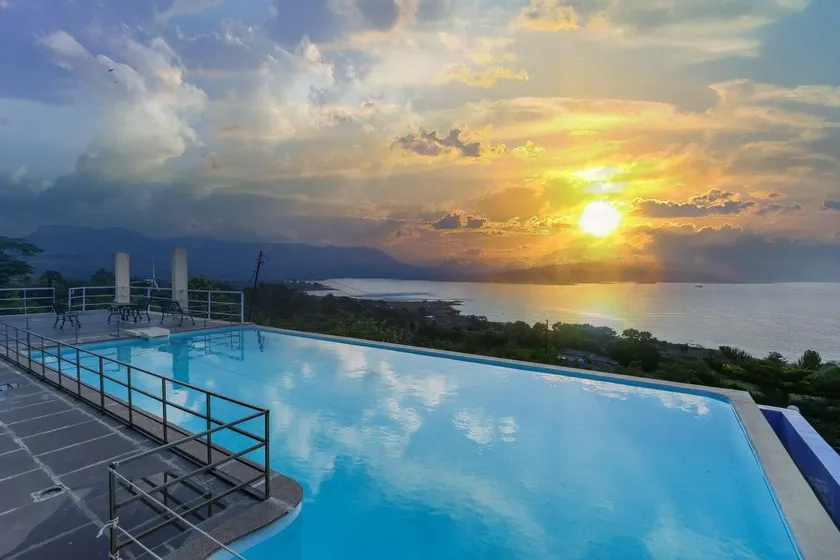StayVista's Princess - A Villa with Infinity Pool & Breathtaking Views - Image 1