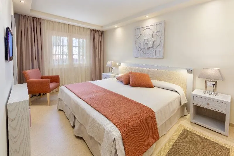 Apartamentos Ambassador - Image 1