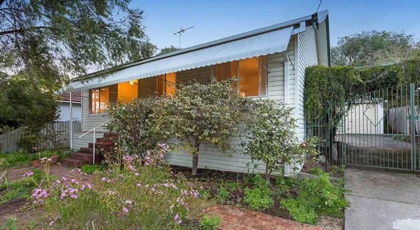 Camellia Cottage - PET FRIENDLY - Kwinana - Image 1