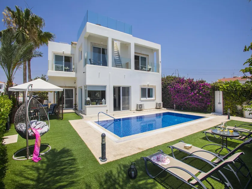 Villa Atlantis in Famagusta - Image 1