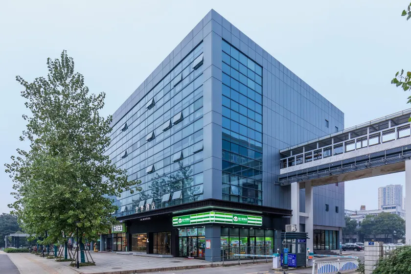 Ji Hotel Wuhan Optical Valley Chuangye Street - Image 1