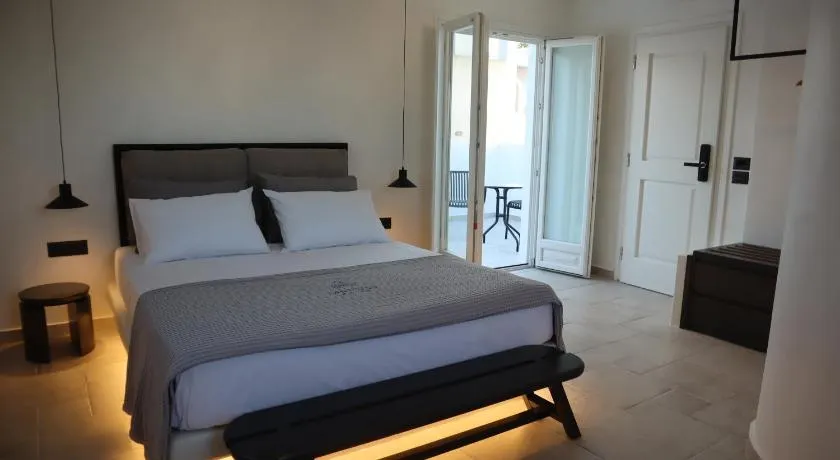 Santorinn Suites Fira - Image 1
