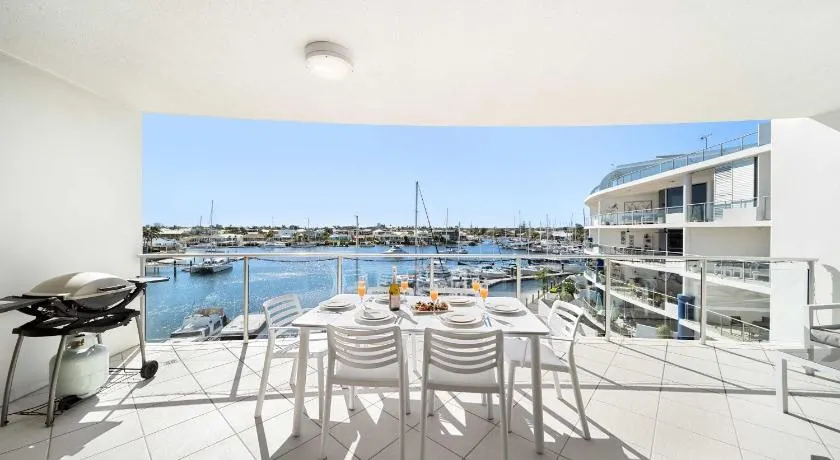 Waterfront Elegance with Pool & Jetty Access - Image 1