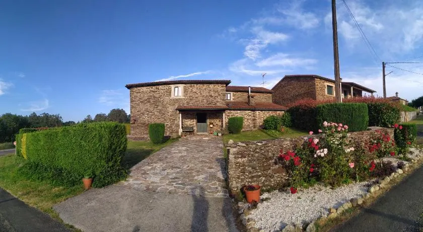Casa O Castelo en Touro - Image 1