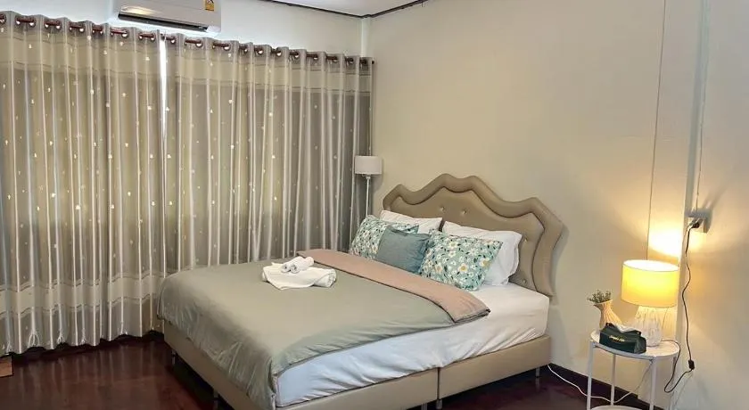 Cozy Stay , 5 mins walk to MRT Bang kapi - Image 1