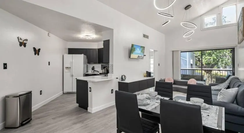 Condo with Pool, Gym, Golf, Jacuzzi and Game Areas - Image 1
